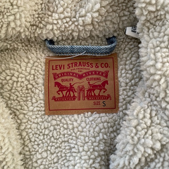 ** SOLD ** Levi Sherpa Denim Jacket - Picture 2 of 3